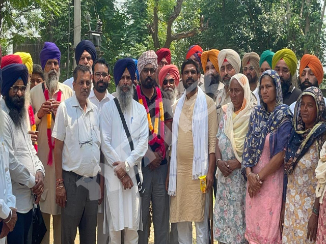 ਮੰਗਾਂ ਦੀ ਸਹਿਮਤੀ ਹੋਣ ਉਪਰੰਤ ਸਰਪੰਚ ਅਤੇ ਉਸ ਦੇ ਸਾਥੀ ਨੂੰ ਪਾਣੀ ਵਾਲੀ ਟੈਕੀ ਤੋਂ ਹੇਠਾਂ ਉਤਾਰਿਆ