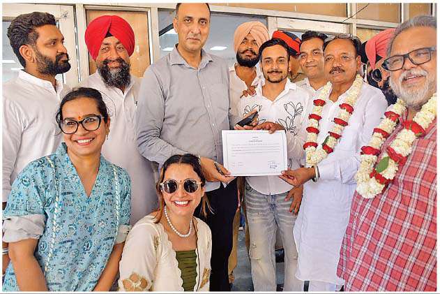  ਮੁਹਾਲੀ ਨਗਰ ਨਿਗਮ ਚੋਣਾਂ 'ਚ ਆਮ ਆਦਮੀ ਪਾਰਟੀ ਨੇ ਮਾਰੀ ਬਾਜ਼ੀ
<br/> 