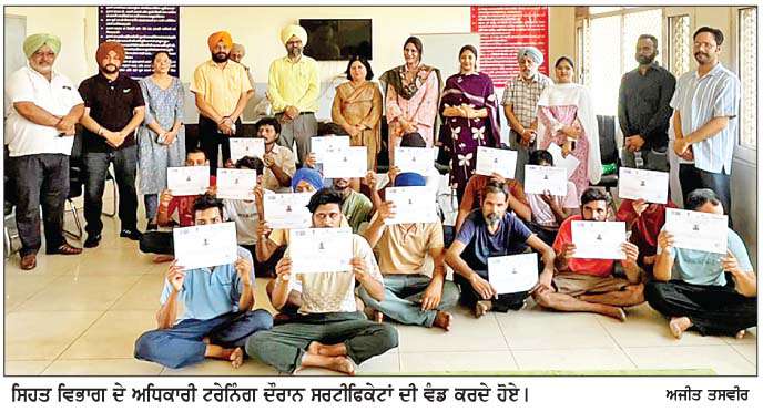  ਨਸ਼ਾ ਛੱਡਣ ਵਾਲੇ ਨੌਜਵਾਨਾਂ ਨੂੰ  ਆਤਮ-ਨਿਰਭਰ ਬਣਾਉਣ ਲਈ ਲਗਾਇਆ 10 ਰੋਜ਼ਾ 'ਮਸ਼ਰੂਮ ਕਲਟੀਵੇਸ਼ਨ' ਸਿਖਲਾਈ ਕੈਂਪ   