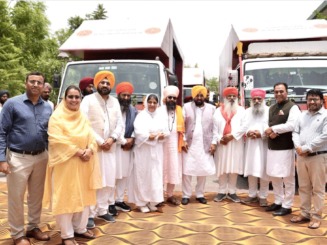 ਸ੍ਰੀ ਗੁਰੂ ਰਵਿਦਾਸ ਜੀ ਮਹਾਰਾਜ ਦਾ ਸੰਦੇਸ਼ ਪਿੰਡਾਂ ਤੱਕ ਪਹੁੰਚਾਉਣ ਲਈ 50 ਡਾਕੂਮੈਂਟਰੀ ਵੈਨਾਂ ਨੂੰ ਮੁੱਖ ਮੰਤਰੀ ਮਾਨ ਨੇ ਇਕੋ ਸਮੇਂ ਦਿਖਾਈ ਹਰੀ ਝੰਡੀ