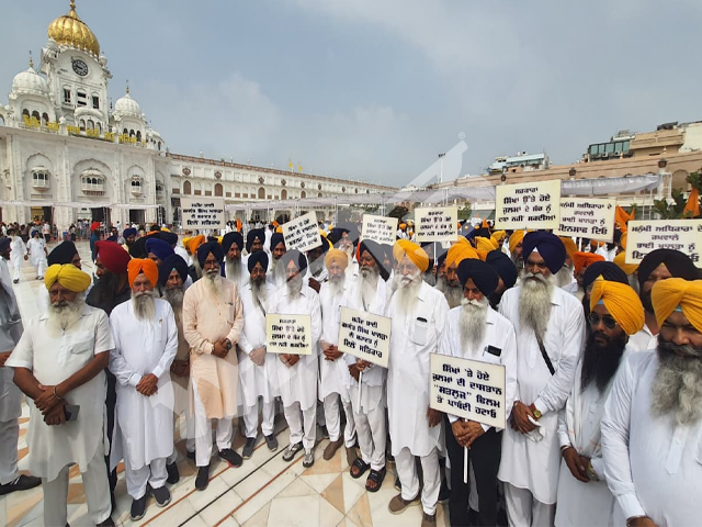 ਸ਼੍ਰੋਮਣੀ ਕਮੇਟੀ ਵਲੋਂ ਫਿਲਮ ਸਤਲੁਜ ਤੇ ਲੱਗਾ ਬੈਨ ਹਟਾਉਣ ਦੀ ਮੰਗ ਨੂੰ ਲੈ ਕੇ ਡੀਸੀ ਦਫਤਰ ਤੱਕ ਰੋਸ ਮਾਰਚ ਆਰੰਭ  