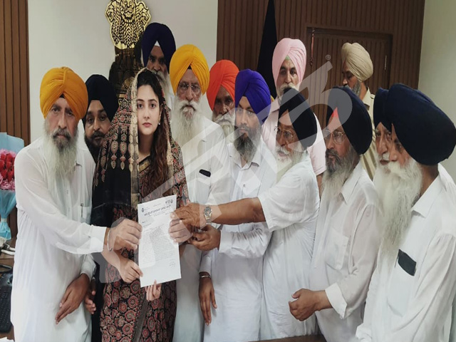 ਐੱਸ.ਜੀ.ਪੀ.ਸੀ. ਵਲੋਂ ਫ਼ਿਲਮ ਸਤਲੁਜ 'ਤੇ ਪਾਬੰਦੀ ਹਟਾਉਣ ਦੀ ਮੰਗ ਨੂੰ ਲੈ ਕੇ ਦਿੱਤਾ ਗਿਆ ਮੰਗ ਪੱਤਰ 
