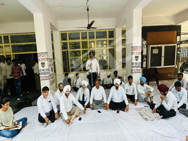 ਮਸਲਾ ਹੱਲ ਨਾ ਹੋਣ ਦੀ ਸੂਰਤ ਵਿਚ ਭੁੱਖ ਹੜਤਾਲ 'ਤੇ ਬੈਠਣ ਲਈ ਮਜਬੂਰ ਹੋਣਗੇ ਵਕੀਲ - ਐਡਵੋਕੇਟ ਸਰਜੀਤ ਸਿੰਘ