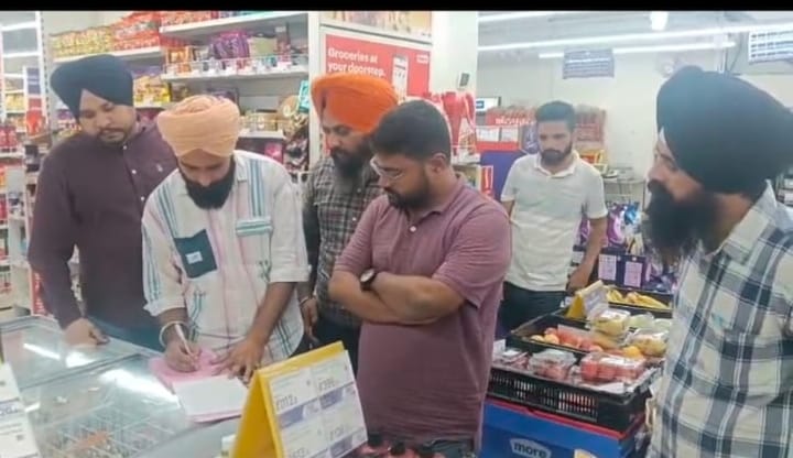 ਸਿਹਤ ਵਿਭਾਗ ਦੀ ਟੀਮ ਨੇ ਕੀਤੀ ਕਾਰਵਾਈ, ਪੀਜ਼ਾ ਵਿਚੋਂ ਮਿਲੀ ਜ਼ਿੰਦਾ ਸੁੰਡੀ, ਕਰਿਆਨੇ ਦੀ ਦੁਕਾਨ 'ਤੇ ਮਿਆਦ ਪੁੱਗਿਆ ਮਿਲਿਆ ਸਮਾਨ 