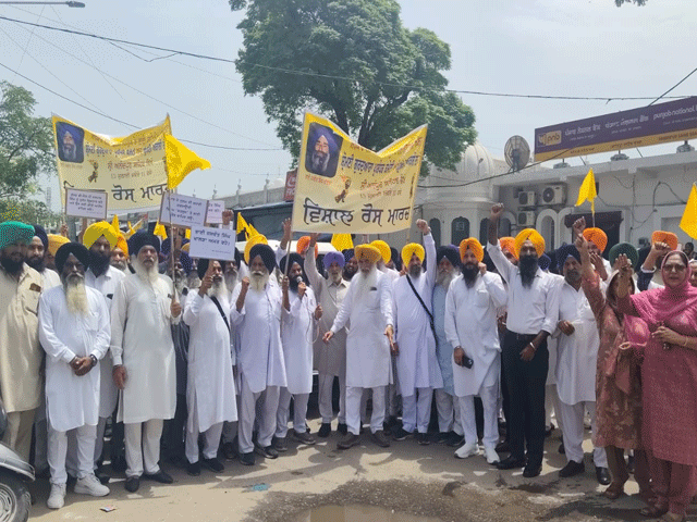 ਸ੍ਰੀ ਅਨੰਦਪੁਰ ਸਾਹਿਬ ਵਿਖੇ ਸਤਲੁਜ 'ਤੇ ਪਾਬੰਦੀ ਖ਼ਿਲਾਫ਼ ਰੋਸ ਮਾਰਚ ਕੀਤਾ ਗਿਆ 