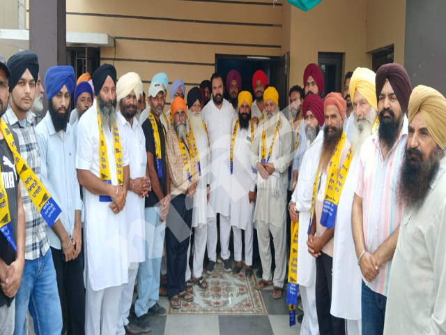 ਵੱਖ-ਵੱਖ ਸਿਆਸੀ ਪਾਰਟੀਆਂ ਨੂੰ ਅਲਵਿਦਾ ਆਖ ਕਈ ਪਰਿਵਾਰ ‘ਆਪ’ ਵਿਚ ਸ਼ਾਮਿਲ