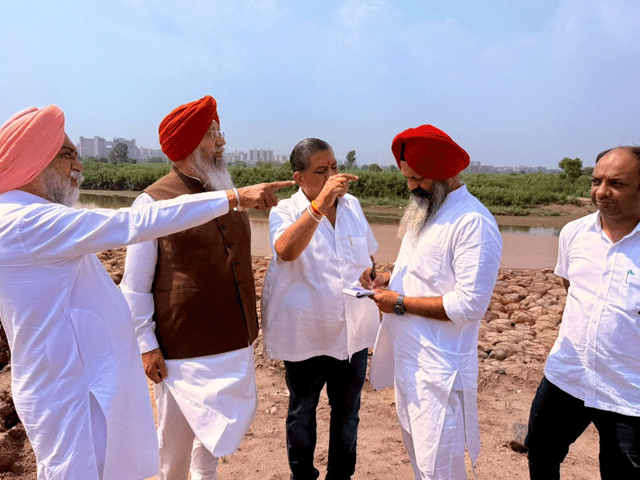 ਇਕਬਾਲ ਸਿੰਘ ਲਾਲਪੁਰਾ ਪਹੁੰਚੇ ਹਲਕਾ ਡੇਰਾਬਸੀ, ਕੀਤਾ ਹੜ੍ਹ ਪ੍ਰਭਾਵਿਤ ਖੇਤਰਾਂ ਦਾ ਦੌਰਾ