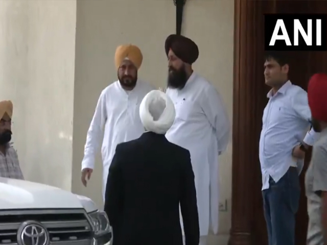 ਚਰਨਜੀਤ ਸਿੰਘ ਚੰਨੀ ਵਲੋਂ ਪ੍ਰਤਾਪ ਸਿੰਘ ਬਾਜਵਾ ਨਾਲ ਮੁਲਾਕਾਤ 