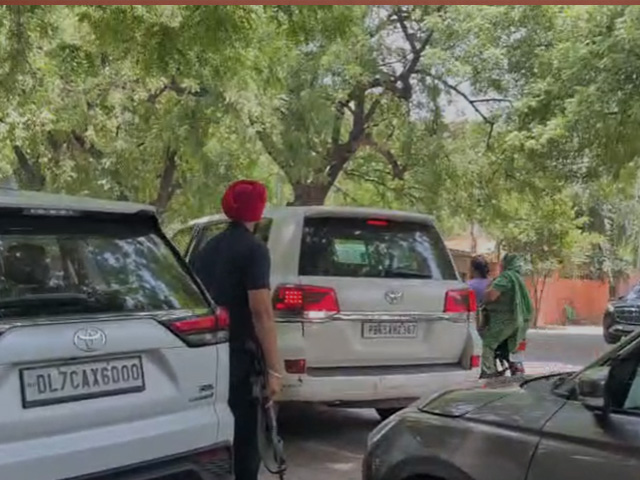 ਰਣਦੀਪ ਸੂਰਜੇਵਾਲਾ ਨੂੰ ਮਿਲਣ ਪੁੱਜੇ ਚਰਨਜੀਤ ਸਿੰਘ ਚੰਨੀ ਤੇ ਰਮਿੰਦਰ ਸਿੰਘ ਆਵਲਾ