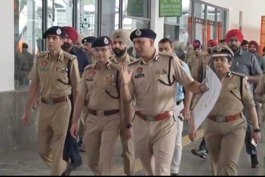 ਪ੍ਰਧਾਨ ਮੰਤਰੀ ਦੀ ਫੇਰੀ ਤੋਂ ਪਹਿਲਾਂ ਸੁਰੱਖਿਆ ਪ੍ਰਬੰਧਾਂ ਦਾ ਜਾਇਜ਼ਾ ਲੈਣ ਜਲੰਧਰ ਛਾਉਣੀ ਪੁੱਜੇ ਡੀ.ਜੀ.ਪੀ. ਗੌਰਵ ਯਾਦਵ