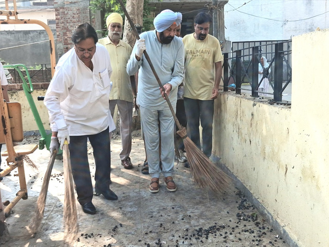  ਕੇਵਲ ਸਿੰਘ ਢਿੱਲੋਂ ਨੇ ਜਲੰਧਰ ਵਿਚ ਚਲਾਇਆ ਸਫ਼ਾਈ ਅਭਿਆਨ
