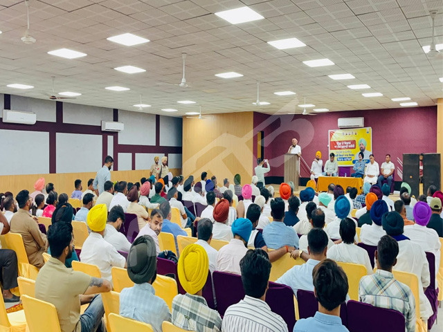 ਵਿਧਾਇਕ ਕੁਲਜੀਤ ਸਿੰਘ ਰੰਧਾਵਾ ਵਲੋਂ ਬਲਾਕ ਸਮਿਤੀ ਮੈਂਬਰਾਂ, ਸਰਪੰਚਾਂ ਤੇ ਪੰਚਾਂ ਨਾਲ ਮੀਟਿੰਗ