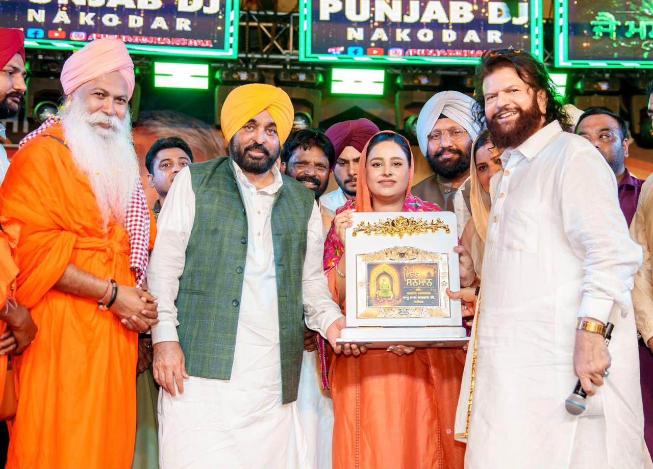 ਡੇਰਾ ਨਕੋਦਰ ਵਿਖੇ ਨਤਮਸਤਕ ਹੋਏ ਮੁੱਖ ਮੰਤਰੀ ਮਾਨ