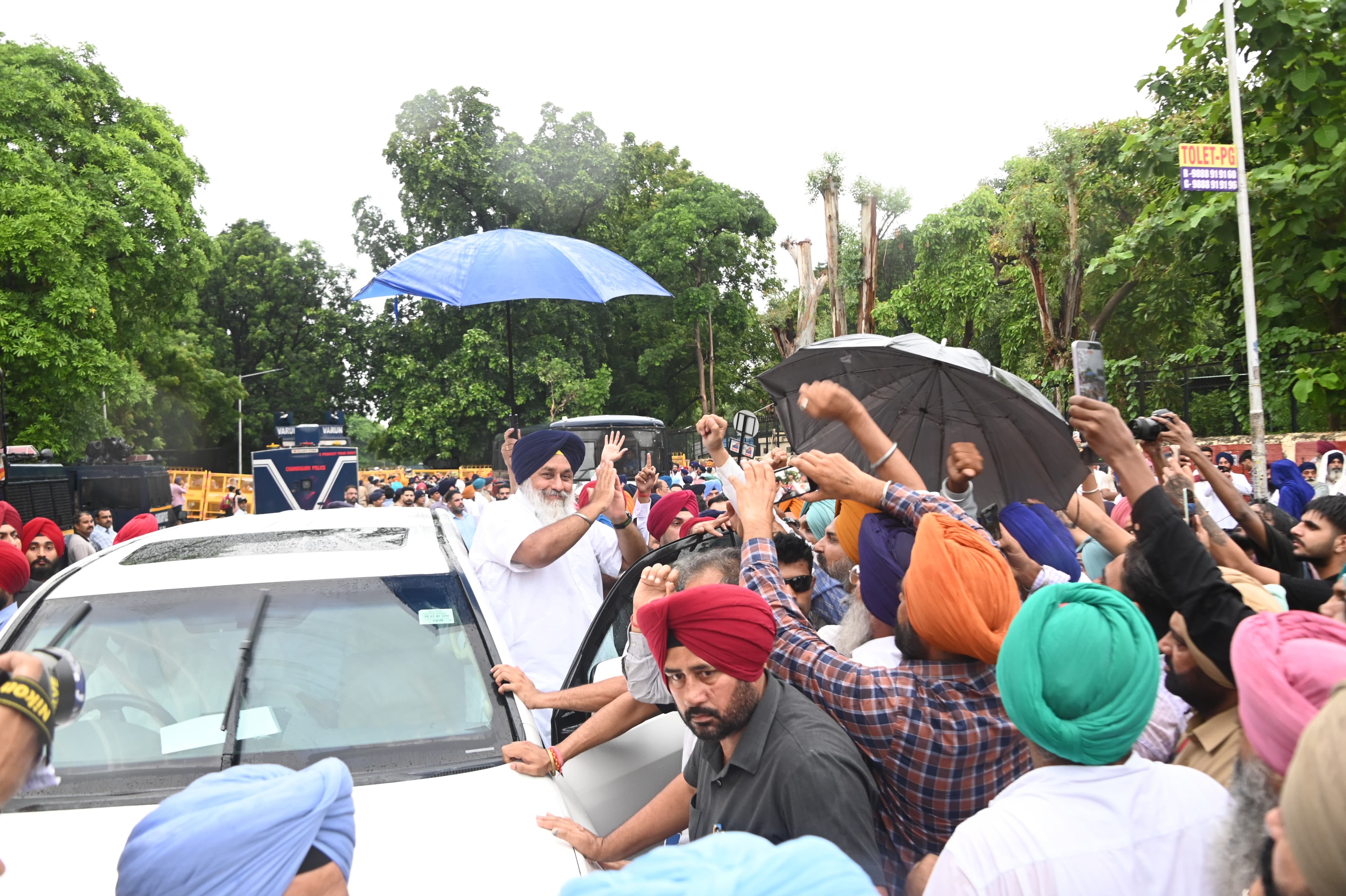 ਬਹਿਬਲ ਕਲਾਂ ਗੋਲੀਕਾਂਡ ਮਾਮਲਾ: ਐੱਸ.ਆਈ.ਟੀ. ਅੱਗੇ ਪੇਸ਼ ਹੋਣ ਲਈ ਪਹੁੰਚੇ ਸੁਖਬੀਰ ਸਿੰਘ ਬਾਦਲ