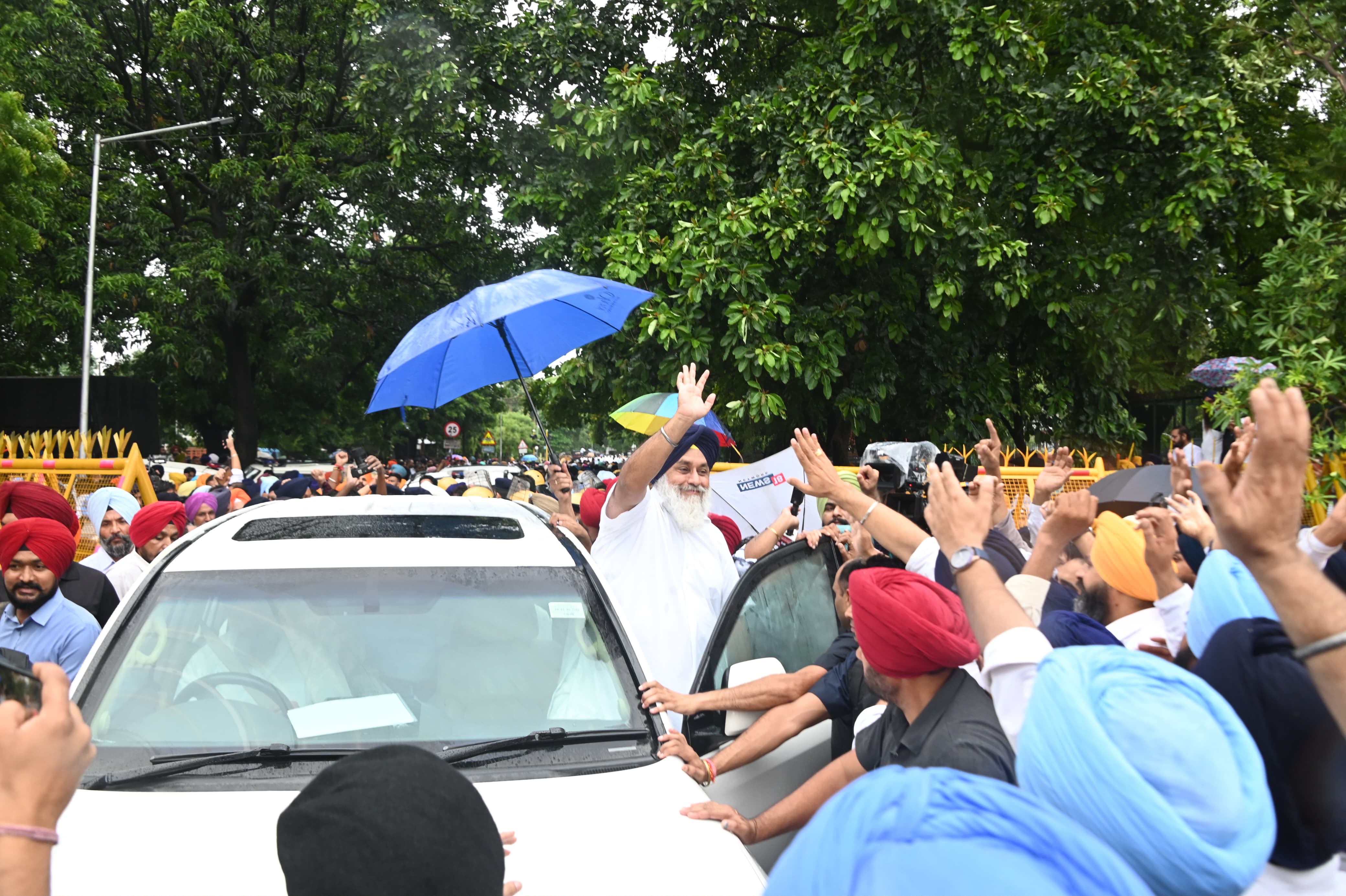 ਬਹਿਬਲ ਕਲਾਂ ਗੋਲੀਕਾਂਡ ਮਾਮਲਾ: ਐੱਸ.ਆਈ.ਟੀ. ਅੱਗੇ ਪੇਸ਼ ਹੋਣ ਲਈ ਪਹੁੰਚੇ ਸੁਖਬੀਰ ਸਿੰਘ ਬਾਦਲ