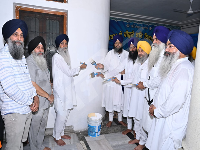 ਗੁਰਦੁਆਰਾ ਸ੍ਰੀ ਮੰਜੀ ਸਾਹਿਬ ਦੀਵਾਨ ਹਾਲ ਵਿਖੇ ਰੰਗ ਰੋਗਨ ਦੀ ਸੇਵਾ ਆਰੰਭ 