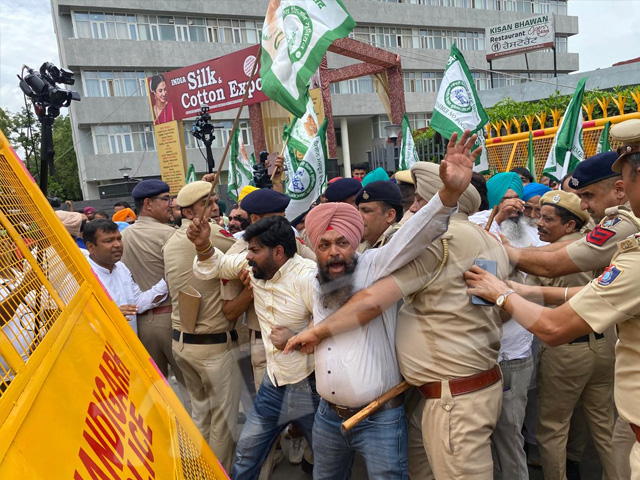 ਕਿਸਾਨ ਜਥੇਬੰਦੀਆਂ ਵਲੋਂ ਭਾਜਪਾ ਦਫ਼ਤਰ ਵੱਲ ਮਾਰਚ ਸ਼ੁਰੂ