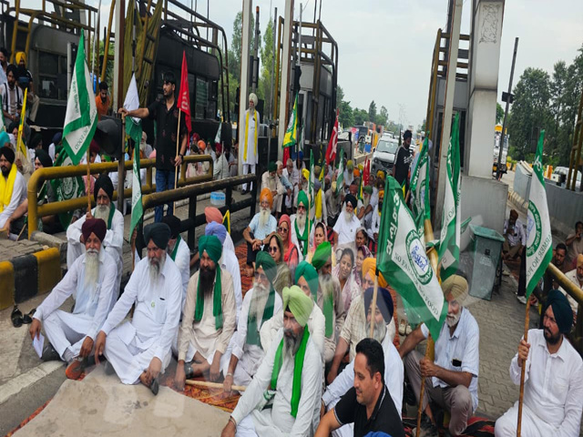 E20 ਪੈਟਰੋਲ ਅਤੇ ਭਾਰਤ-ਅਮਰੀਕਾ ਵਪਾਰ ਸਮਝੌਤੇ ਦੇ ਵਿਰੋਧ ’ਚ ਦੱਪੜ ਟੋਲ ਪਲਾਜ਼ਾ 3 ਘੰਟੇ ਰਿਹਾ ਟੋਲ ਫਰੀ