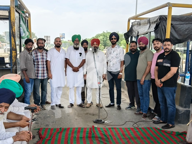 ਅਜ਼ੀਜ਼ਪੁਰ ਟੋਲ ਪਲਾਜ਼ਾ ਤਿੰਨ ਘੰਟਿਆਂ ਲਈ ਰੱਖਿਆ ਗਿਆ ਮੁਫ਼ਤ 