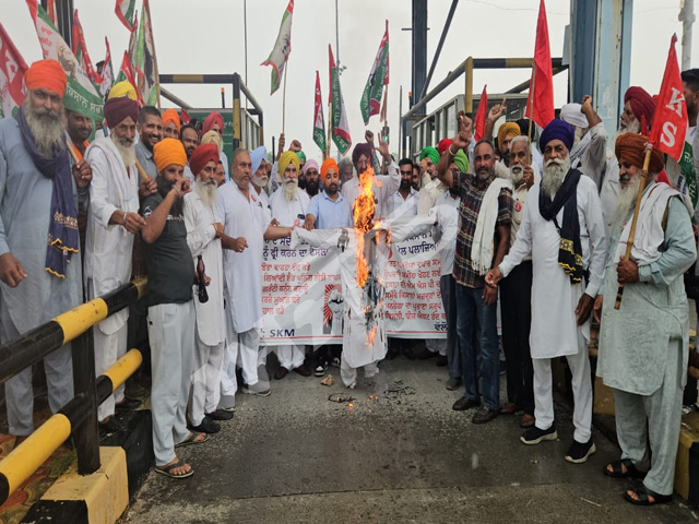 ਦਿੱਲੀ ਵਿਖੇ ਵਿਦਿਆਰਥੀਆਂ ਉੱਪਰ ਹੋਏ ਲਾਠੀਚਾਰਜ ਦੀ ਨਿੰਦਾ ਕਰਦੇ ਹੋਏ ਰੋਸ ਧਰਨਾ 