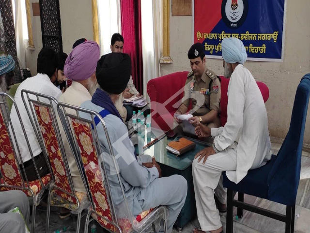 ਡੀ.ਐਸ.ਪੀ. ਢੀਂਡਸਾ  ਨੇ  ਸੁਣੀਆਂ ਲੋਕਾਂ ਦੀਆਂ ਸ਼ਿਕਾਇਤਾਂ
