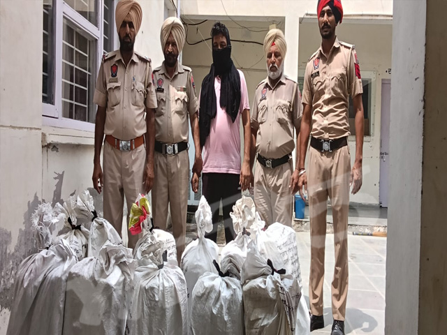 ਇਕ ਘਰ ਵਿਚ ਰੱਖੀ ਨਜਾਇਜ਼ ਸ਼ਰਾਬ ਦੀਆਂ 23 ਪੇਟੀਆਂ ਬਰਾਮਦ