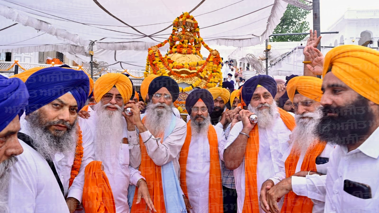 ਜੈਕਾਰਿਆਂ ਦੀ ਗੂੰਜ ਵਿਚ ਸ੍ਰੀ ਅਕਾਲ ਤਖਤ ਸਾਹਿਬ ਤੋਂ ਮੀਰੀ ਪੀਰੀ ਖਾਲਸਾ ਮਾਰਚ ਆਰੰਭ