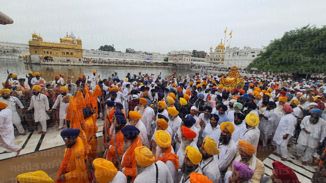 ਜੈਕਾਰਿਆਂ ਦੀ ਗੂੰਜ ਵਿਚ ਸ੍ਰੀ ਅਕਾਲ ਤਖਤ ਸਾਹਿਬ ਤੋਂ ਮੀਰੀ ਪੀਰੀ ਖਾਲਸਾ ਮਾਰਚ ਆਰੰਭ