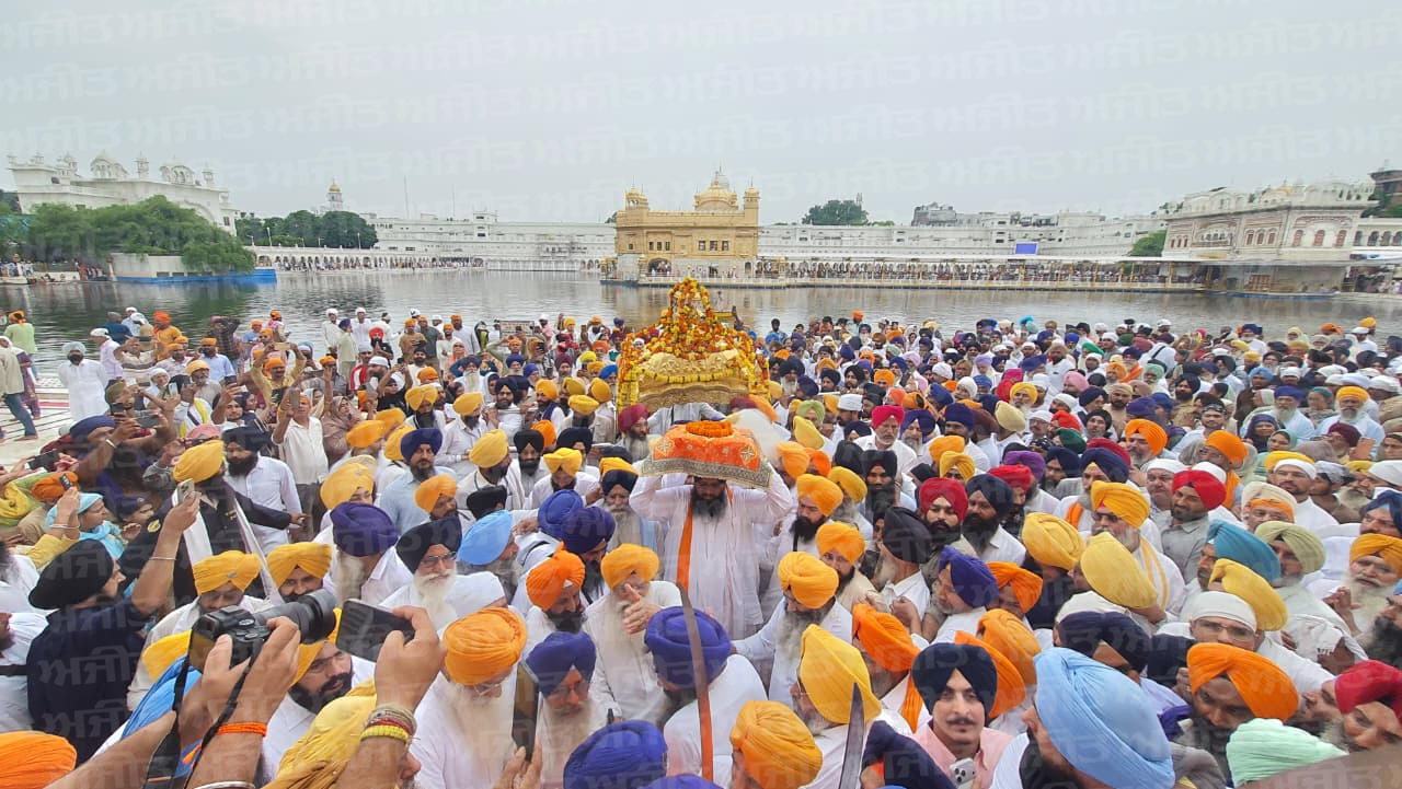 ਜੈਕਾਰਿਆਂ ਦੀ ਗੂੰਜ ਵਿਚ ਸ੍ਰੀ ਅਕਾਲ ਤਖਤ ਸਾਹਿਬ ਤੋਂ ਮੀਰੀ ਪੀਰੀ ਖਾਲਸਾ ਮਾਰਚ ਆਰੰਭ