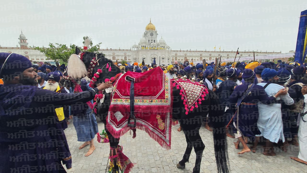 ਜੈਕਾਰਿਆਂ ਦੀ ਗੂੰਜ ਵਿਚ ਸ੍ਰੀ ਅਕਾਲ ਤਖਤ ਸਾਹਿਬ ਤੋਂ ਮੀਰੀ ਪੀਰੀ ਖਾਲਸਾ ਮਾਰਚ ਆਰੰਭ