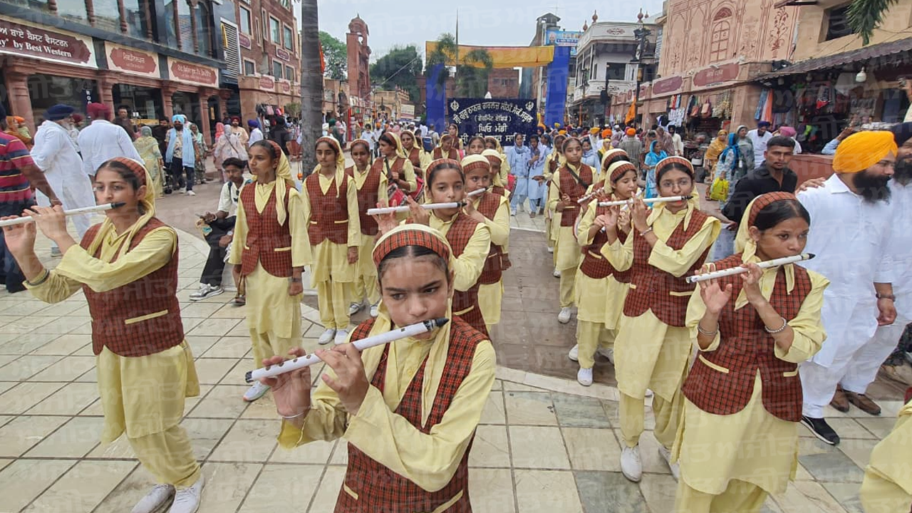  ਸ੍ਰੀ ਅਕਾਲ ਤਖਤ ਸਾਹਿਬ ਤੋਂ ਆਰੰਭ ਹੋਏ ਮੀਰੀ ਪੀਰੀ ਖਾਲਸਾ ਮਾਰਚ ਦੇ ਅੰਮ੍ਰਿਤਸਰ ਦੇ ਵਿਰਾਸਤੀ ਮਾਰਗ ਤੋਂ ਗੁਜ਼ਰਦੇ ਸਮੇਂ ਦੀਆਂ ਤਸਵੀਰਾਂ