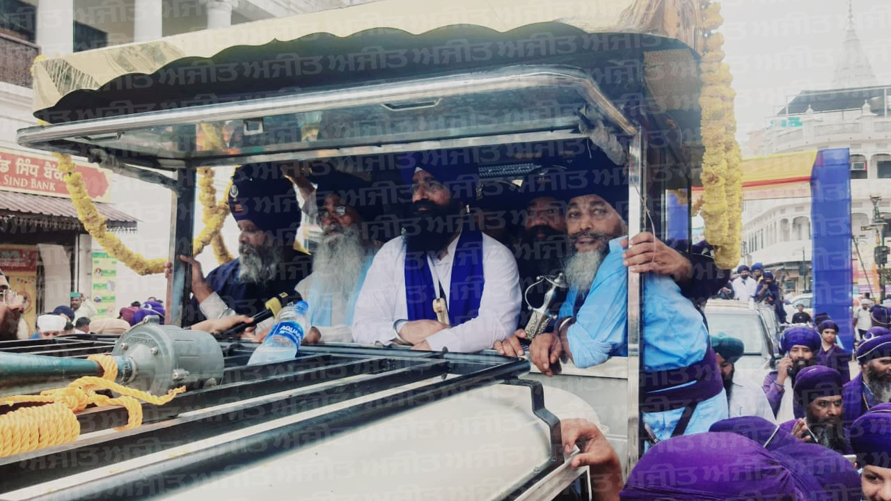  ਸ੍ਰੀ ਅਕਾਲ ਤਖਤ ਸਾਹਿਬ ਤੋਂ ਆਰੰਭ ਹੋਏ ਮੀਰੀ ਪੀਰੀ ਖਾਲਸਾ ਮਾਰਚ ਦੇ ਅੰਮ੍ਰਿਤਸਰ ਦੇ ਵਿਰਾਸਤੀ ਮਾਰਗ ਤੋਂ ਗੁਜ਼ਰਦੇ ਸਮੇਂ ਦੀਆਂ ਤਸਵੀਰਾਂ