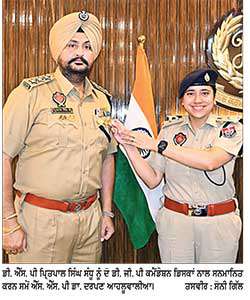 ਡੀ. ਐੱਸ. ਪੀ. ਪ੍ਰਿਤਪਾਲ ਸਿੰਘ ਸੰਧੂ ਦਾ ਐੱਸ. ਐੱਸ. ਪੀ ਡਾ. ਆਹਲੂਵਾਲੀਆ ਵਲੋਂ ਦੋ ਡੀ. ਜੀ. ਪੀ. ਡਿਸਕਾਂ ਨਾਲ ਸਨਮਾਨ