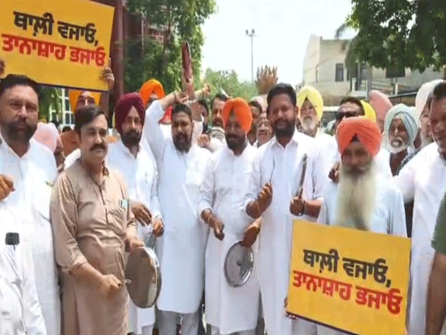 ਦਿੱਲੀ ਵਿਖੇ ਵਿਦਿਆਰਥੀਆਂ ਤੇ ਕੀਤੇ ਗਏ ਲਾਠੀਚਾਰਜ ਦੇ ਵਿਰੋਧ ਵਿਚ 'ਆਪ' ਨੇ 'ਥਾਲੀ ਵਜਾਓ ਤਾਨਾਸ਼ਾਹ ਭਜਾਓ ਮਾਰਚ' ਕੱਢਿਆ