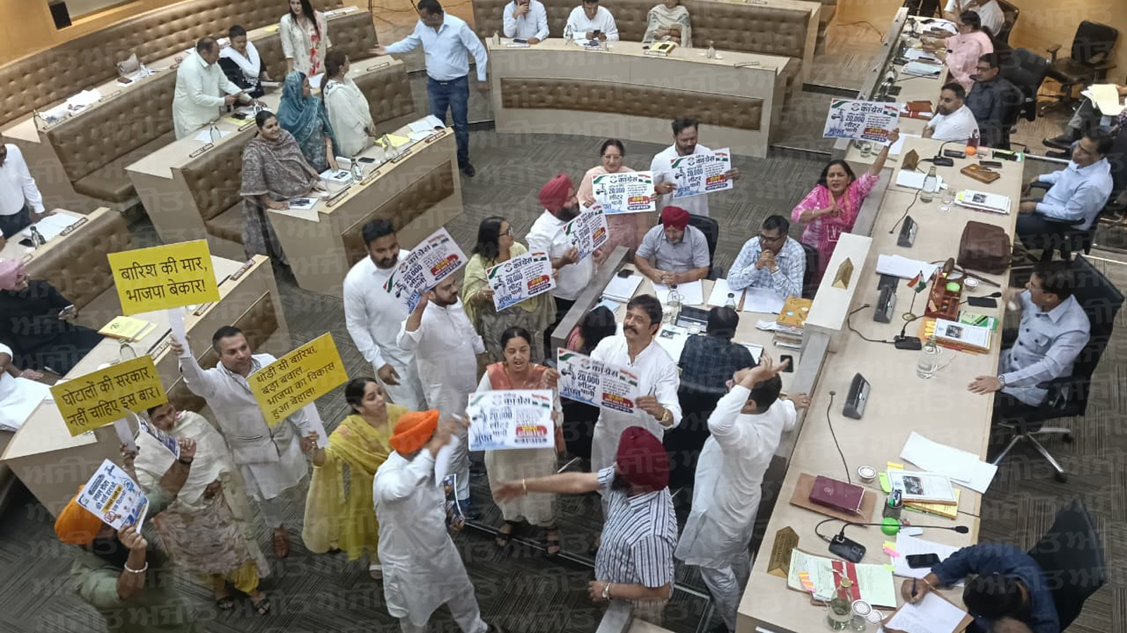 ਚੰਡੀਗੜ੍ਹ ਹਾਊਸ ਮੀਟਿੰਗ ਦੇ ਵਿਚ ਹੋਇਆ ਹਗਾਮਾ