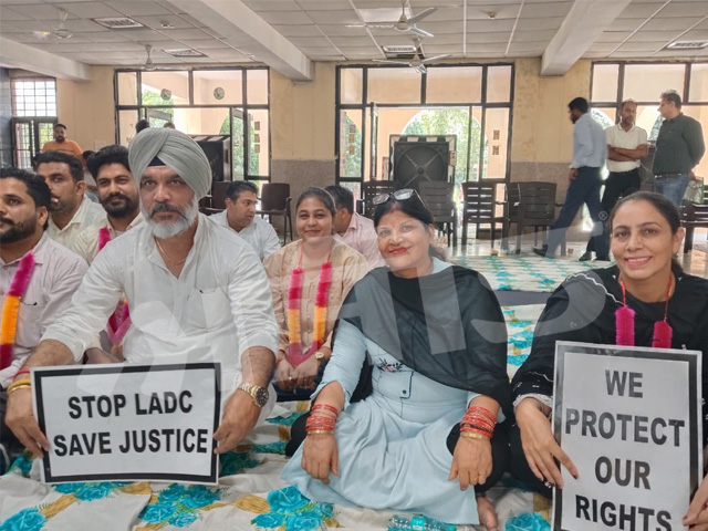 ਐਲ.ਏ.ਡੀ.ਸੀ. ਨੀਤੀ ਖ਼ਿਲਾਫ਼ ਵਕੀਲਾਂ ਵਲੋਂ ਜਾਰੀ ਹੜਤਾਲ ਵਿਚ ਆਪ ਵਿਧਾਇਕ ਐਡਵੋਕੇਟ ਦਹੀਆ ਨੇ ਕੀਤੀ ਸ਼ਮੂਲੀਅਤ