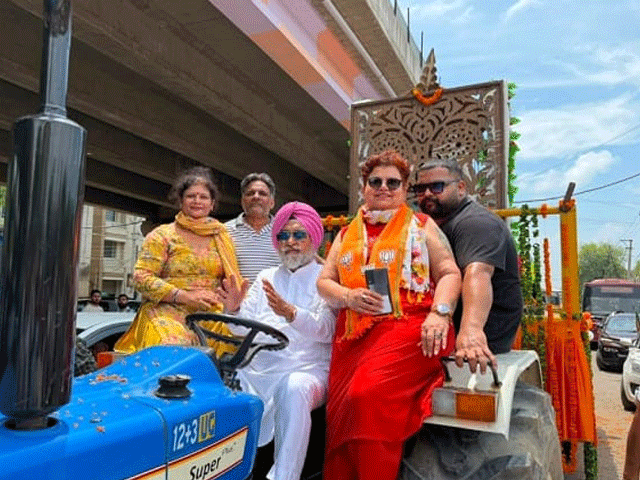 ਗੁਰੂ ਰਵਿਦਾਸ ਜੀ ਦੇ 650ਵੇਂ ਪ੍ਰਕਾਸ਼ ਪੁਰਬ ਮੌਕੇ ਪਵਿੱਤਰ ਕਲਸ਼ ਸ਼ੋਭਾ ਯਾਤਰਾ ਦਾ ਡੇਰਾਬੱਸੀ 'ਚ ਭਰਵਾਂ ਸਵਾਗਤ