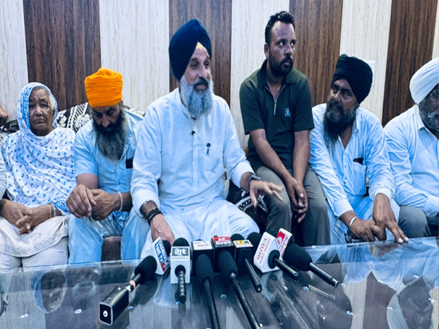 ਨਜਾਇਜ਼ ਪਰਚਾ ਦਰਜ ਕਰਨ ਤੇ ਮਜੀਠੀਆ ਵਲੋ ਕਾਨਫਰੰਸ ਦੌਰਾਨ ਪੰਜਾਬ ਸਰਕਾਰ ਨੂੰ ਘੇਰਿਆ