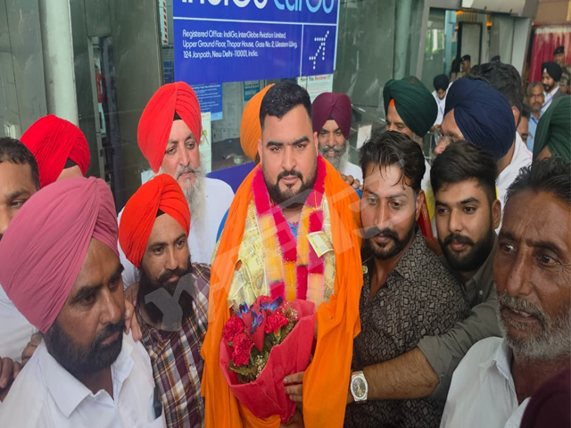ਰਾਸ਼ਟਰਮੰਡਲ ਖੇਡਾਂ ਵਿਚ ਚਾਂਦੀ ਤਗਮਾ ਜੇਤੂ ਲਵਪ੍ਰੀਤ ਸਿੰਘ ਦਾ ਰਾਜਾਸਾਂਸੀ ਹਵਾਈ ਅੱਡੇ 'ਤੇ ਭਰਵਾਂ ਸਵਾਗਤ