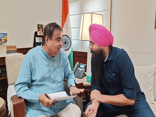 ਗਡਕਰੀ ਪਾਸੋਂ ਬੰਗਾ–ਗੜ੍ਹਸ਼ੰਕਰ–ਸ੍ਰੀ ਅਨੰਦਪੁਰ ਸਾਹਿਬ–ਨੈਣਾ ਦੇਵੀ ਸੜਕ ਨੂੰ ਰਾਸ਼ਟਰੀ ਰਾਜਮਾਰਗ ਘੋਸ਼ਿਤ ਕਰਨ ਦੀ ਮੰਗ ਨੂੰ ਫਿਰ ਉਠਾਇਆ - ਮਲਵਿੰਦਰ ਸਿੰਘ ਕੰਗ