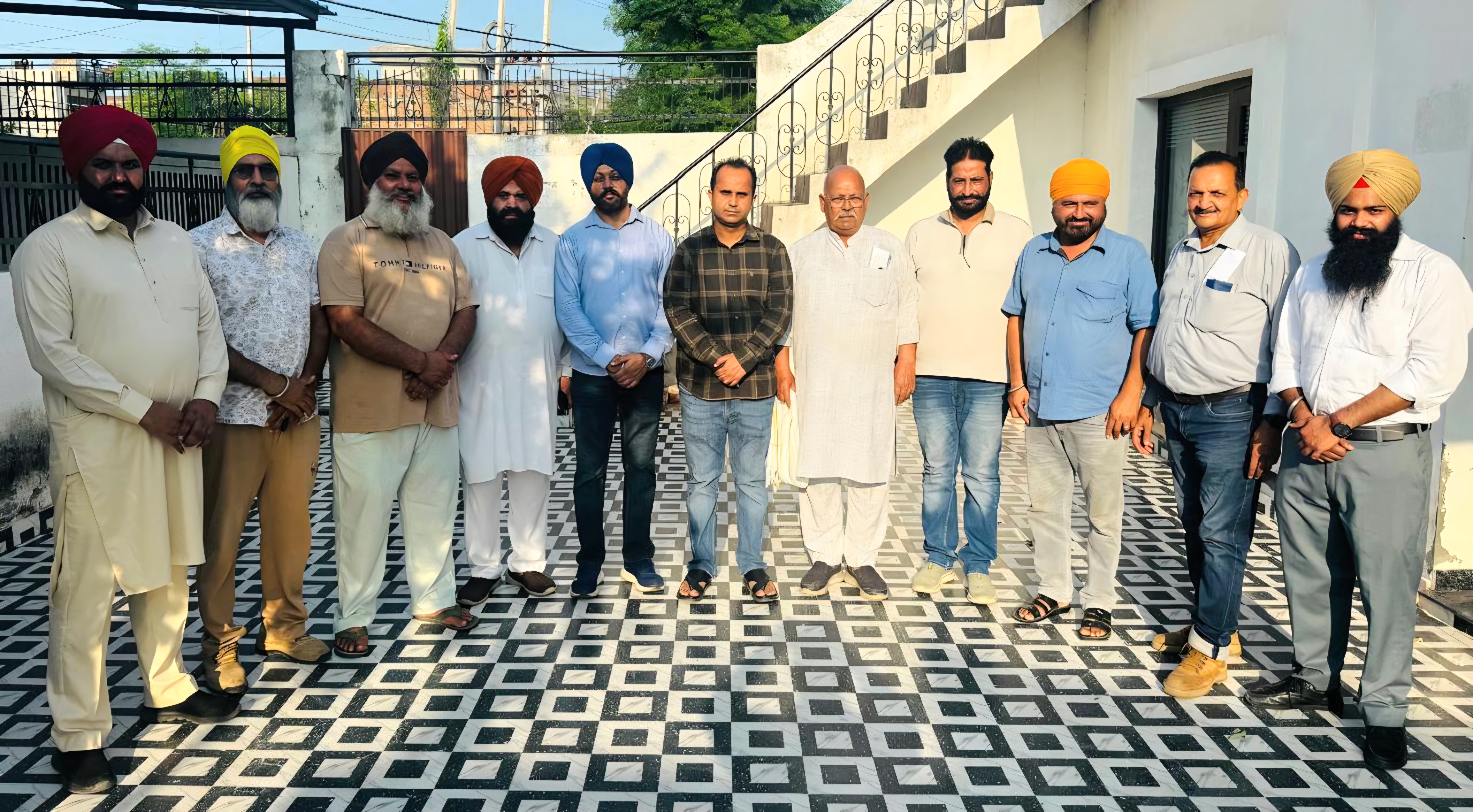 ਕਾਲਿਆਂ ਵਾਲਾ ਖੂਹ ਦੇ ਸ਼ਹੀਦਾਂ ਦੀ ਆਵਾਜ਼ ਵਿਧਾਨ ਸਭਾ ਤੱਕ ਪਹੁੰਚਾਉਣ 'ਤੇ ਵਿਧਾਇਕ ਕੁਲਦੀਪ ਸਿੰਘ ਧਾਲੀਵਾਲ ਦਾ ਆਮ ਆਦਮੀ ਪਾਰਟੀ ਆਗੂਆਂ ਵਲੋਂ ਧੰਨਵਾਦ