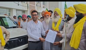 ਕਿਸਾਨ ਮੋਰਚਾ ਅਤੇ ਟ੍ਰੇਡ ਜਥੇਬੰਦੀਆਂ ਵਲੋਂ ਰਾਸ਼ਟਰਪਤੀ ਦ੍ਰੋਪਦੀ ਮੁਰਮੂ ਦੇ ਨਾਮ 'ਤੇ ਐਸ.ਡੀ.ਐਮ. ਦਿੜਬਾ ਨੂੰ ਦਿੱਤਾ ਮੰਗ ਪੱਤਰ