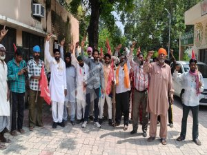 ਸੱਟਾਂ ਦੀ ਨਾਰਮਲ ਰਿਪੋਰਟ ਦੇਣ ਦੇ ਵਿਰੋਧ ਵਿਚ ਤਿੰਨ ਕਿਸਾਨ ਜਥੇਬੰਦੀਆਂ ਵਲੋਂ  ਧਰਨਾ