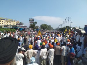 ਪੰਜੋਖਰਾ ਵਿਵਾਦ ਨੇ ਫੜਿਆ ਜ਼ੋਰ, ਅੰਬਾਲਾ-ਦਿੱਲੀ ਕੌਮੀ ਮਾਰਗ ’ਤੇ ਟਕਰਾਅ, ਕਈ ਪੁਲਿਸ ਮੁਲਾਜ਼ਮ ਜ਼ਖ਼ਮੀ