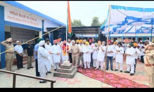 ਆਜ਼ਾਦੀ ਦਿਵਸ ਮੌਕੇ ਘੁੰਮਾਣ ਵਿਖੇ ਵਿਧਾਇਕ ਅਮਰਪਾਲ ਸਿੰਘ ਕਿਸ਼ਨਕੋਟ ਵਲੋਂ ਝੰਡਾ ਲਹਿਰਾਇਆ