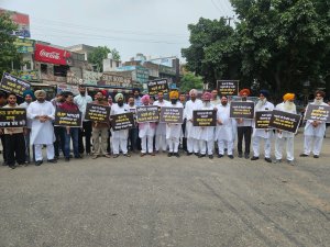 ਕੇ. ਡੀ. ਵੈਦ ਦੀ ਅਗਵਾਈ ਹੇਠ ਕਾਂਗਰਸ ਵਲੋਂ ਭਾਜਪਾ ਖਿਲਾਫ਼ ਰੋਸ ਪ੍ਰਦਰਸ਼ਨ