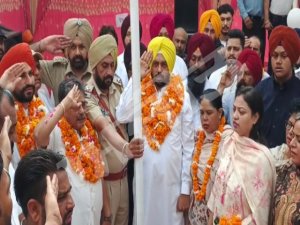 ਨਗਰ ਕੌਂਸਲ ਜੰਡਿਆਲਾ ਗੁਰੂ ਵਿਖੇ ਸਤਿੰਦਰ ਸਿੰਘ ਨੇ ਝੰਡਾ ਲਹਿਰਾਇਆ
