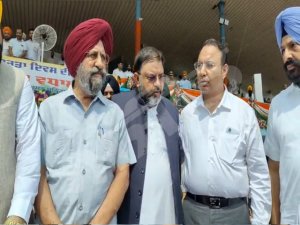 ਆਜ਼ਾਦੀ ਦਿਹਾੜੇ ਦੇ ਸਮਾਗਮ ਮੌਕੇ ਵਿਧਾਇਕ ਗਿੱਲ ਤੇ ਮਹਿਤਾ 'ਚ ਤਲਖਬਾਜ਼ੀ