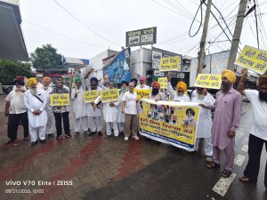 ਕੌਮੀ ਇਨਸਾਫ ਮੋਰਚੇ ਵਲੋਂ ਦਿੱਤੇ ਗਏ ਬੰਦ ਦੇ ਸੱਦੇ ਨੂੰ ਬਰਨਾਲਾ ਵਿਚ ਭਰਵਾਂ ਸਮਰਥਨ