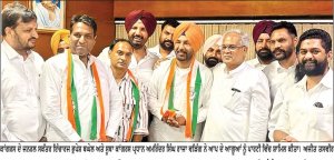 ਰਾਮਪੁਰਾ ਫੂਲ ਤੋਂ ਕਈ ‘ਆਪ’ ਆਗੂ ਕਾਂਗਰਸ ਵਿੱਚ ਸ਼ਾਮਿਲ ਬਘੇਲ , ਵੜਿੰਗ ਨੇ ਉਨ੍ਹਾਂ ਦਾ ਪਾਰਟੀ ਵਿੱਚ ਕੀਤਾ ਸਵਾਗਤ